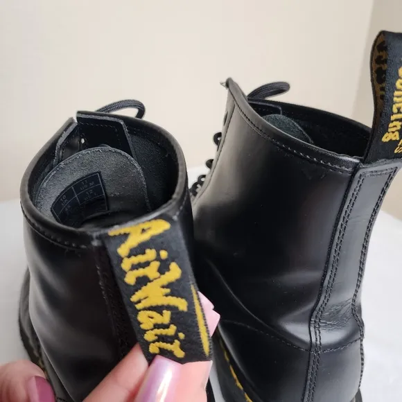 Mens Dr. Martens Black 1460 Smooth Leather Lace-Up Combat Boots Size 11