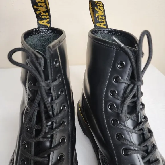 Mens Dr. Martens Black 1460 Smooth Leather Lace-Up Combat Boots Size 11