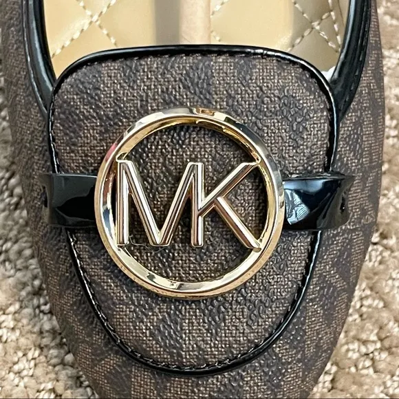MICHAEL KORS Lillie Logo Moccasin black &amp; brown flat 9.5