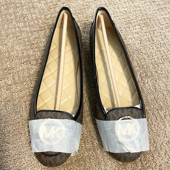 MICHAEL KORS Lillie Logo Moccasin black &amp; brown flat 9.5