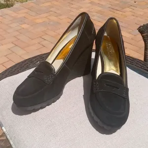 Michael Kors Rory wedge heel round toe black suede heels size 9.5