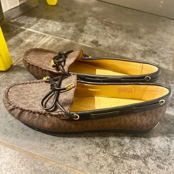 MICHAEL MICHAEL KORS | NWT Sutton Logo Moccasin