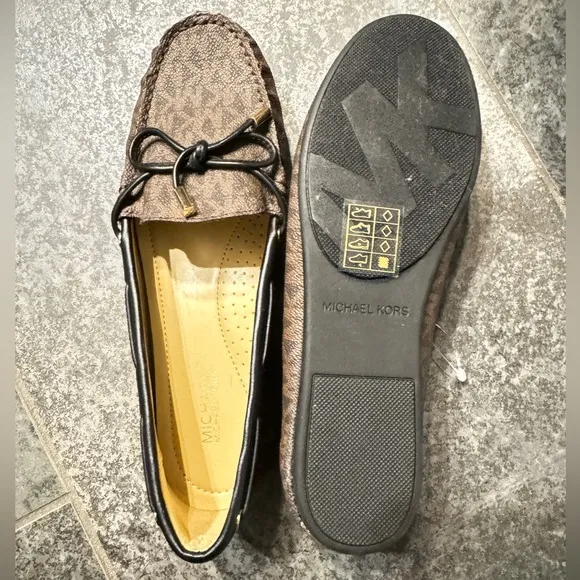MICHAEL MICHAEL KORS | NWT Sutton Logo Moccasin