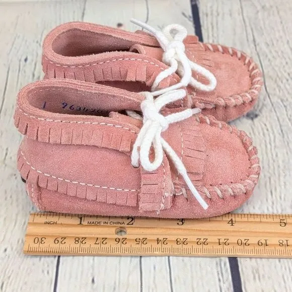 Minnetonka Infant Suede Moccasin Booties with Fringe – Soft Sole, Anti-Slip Grip