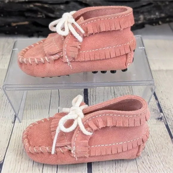 Minnetonka Infant Suede Moccasin Booties with Fringe – Soft Sole, Anti-Slip Grip