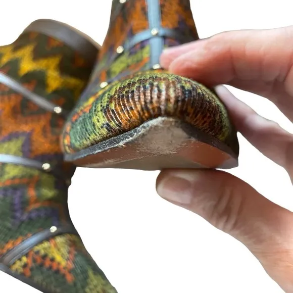 MISSONI - STEPPING OUTSIDE THE AHOE BOX  - SIZE 39 - IN GOOD CONDITION S6