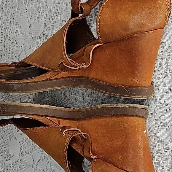 Miz Mooz tan leatherankle strap open toe sandal wedges size 7 (37)