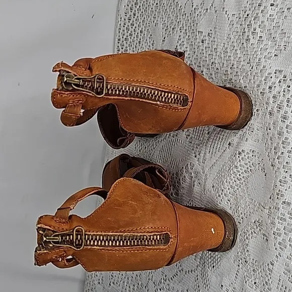 Miz Mooz tan leatherankle strap open toe sandal wedges size 7 (37)