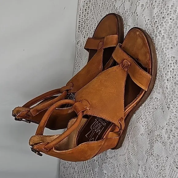 Miz Mooz tan leatherankle strap open toe sandal wedges size 7 (37)
