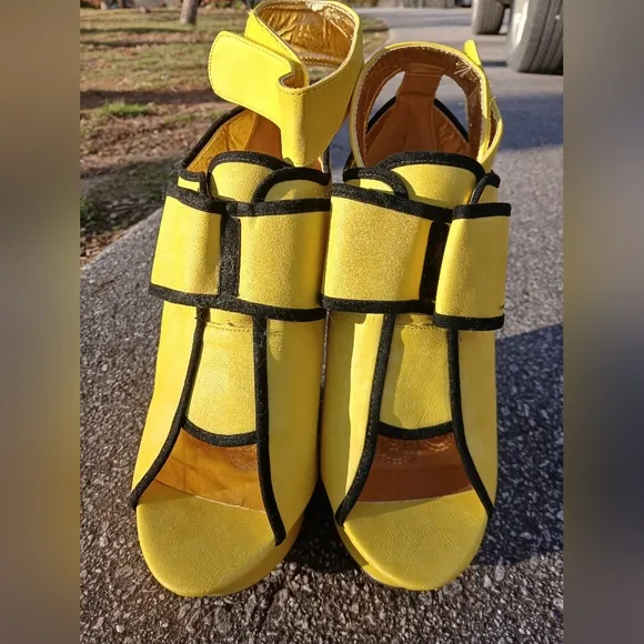 Mona Mia Yellow Black Open-Toe Platform Wedges With Bow Velcro Ankle 11 EUC