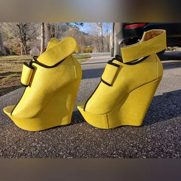 Mona Mia Yellow Black Open-Toe Platform Wedges With Bow Velcro Ankle 11 EUC