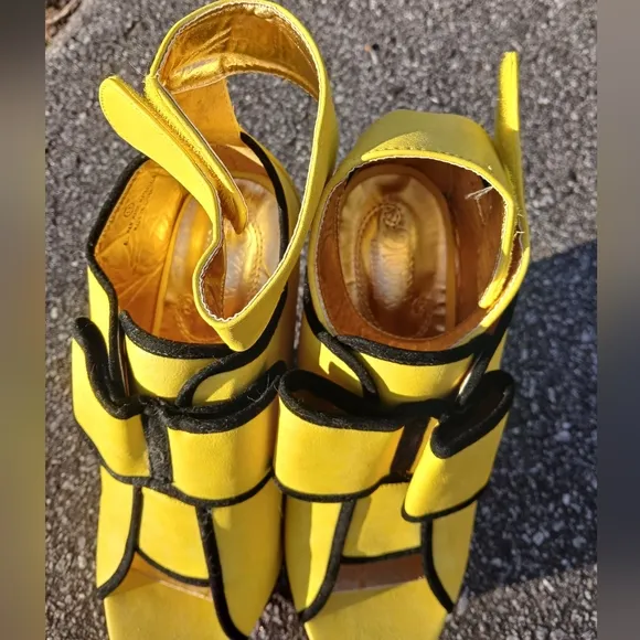 Mona Mia Yellow Black Open-Toe Platform Wedges With Bow Velcro Ankle 11 EUC
