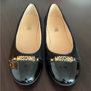 Moschino Patent Leather Cow Hide Moccasins Kids Sz 37