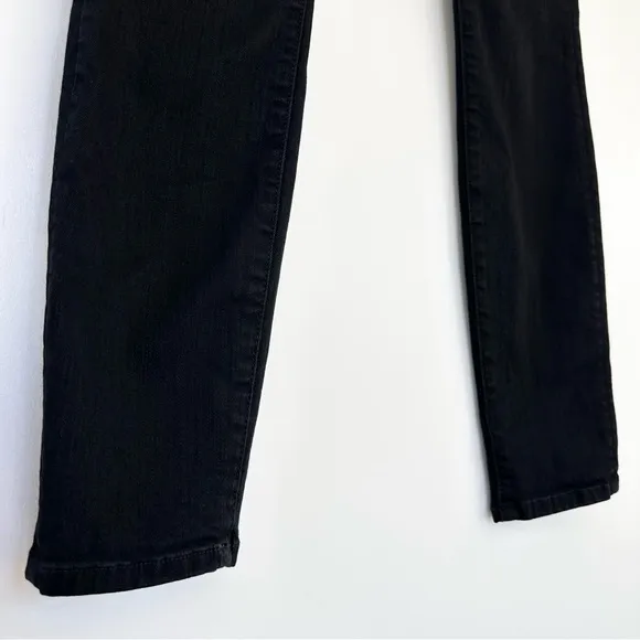 Mother Denim High Waisted Looker Ankle in Not Guilty Black Denim