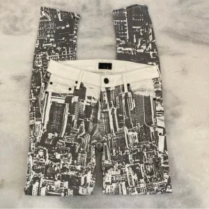 MOTHER The Looker Just One Bite City Black White Print Jeans