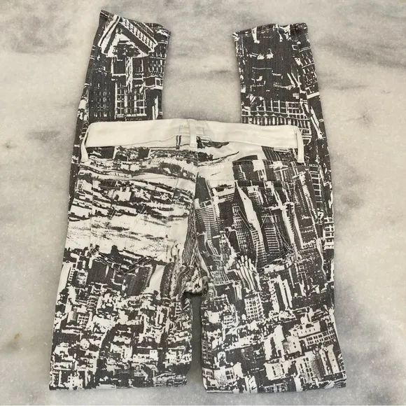 MOTHER The Looker Just One Bite City Black White Print Jeans