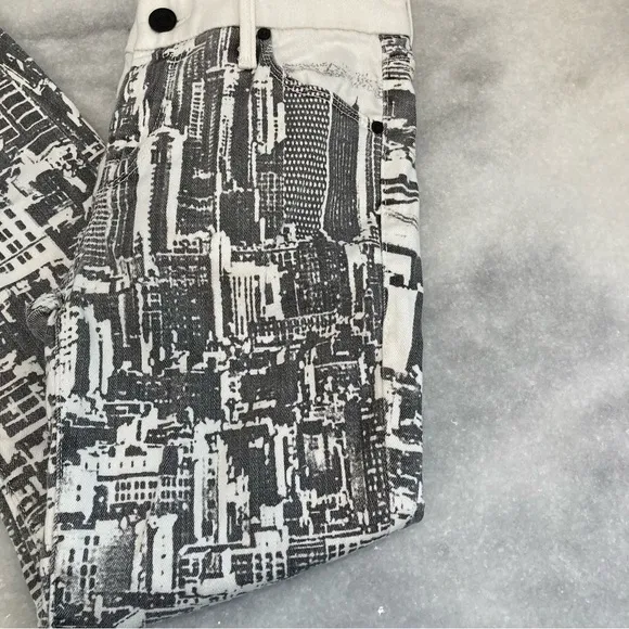 MOTHER The Looker Just One Bite City Black White Print Jeans