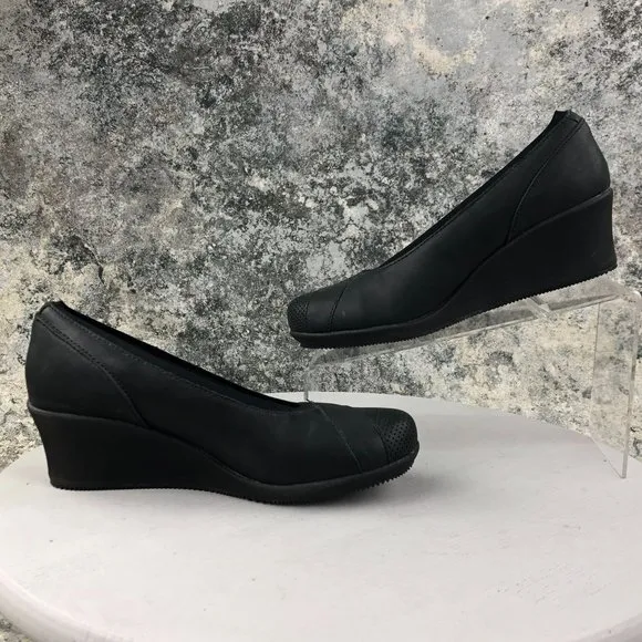 Mozo Women's Size 8 Gardena Black Leather Closed Toe Slip On Wedge Heel Shoes