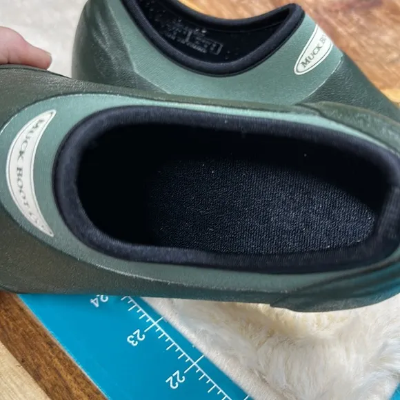 Muck boot co. two tone green shoes unisex‎