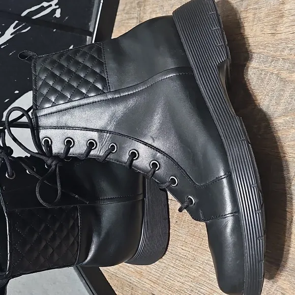 Munro Zippered Black Lace-Up Boots 8.5