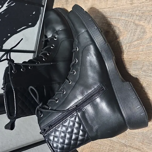 Munro Zippered Black Lace-Up Boots 8.5