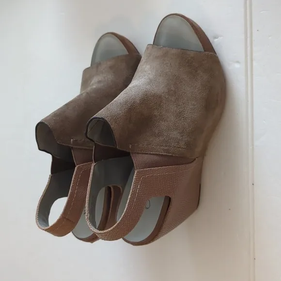 Naked Feet Columbia Platform Wedges in Tan Leather and Suede