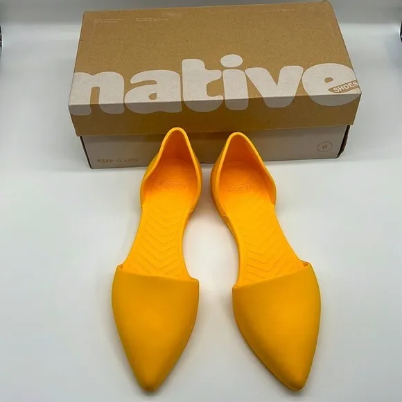 Native - NWT Audrey Groovy Yellow Pointed Toe Lightweight Flats Size 8