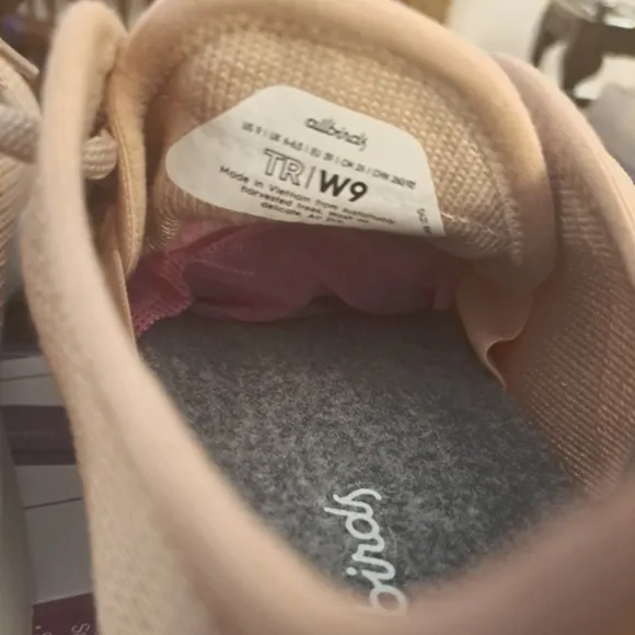 NEW Allbirds Tree Runners  Calm Taupe peach Lightweight Comfort Running Shoes 9