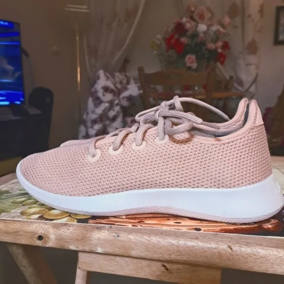 NEW Allbirds Tree Runners  Calm Taupe peach Lightweight Comfort Running Shoes 9