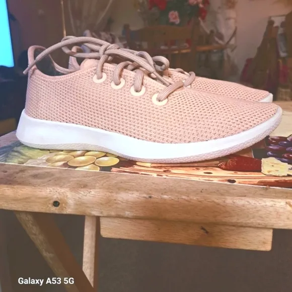 NEW Allbirds Tree Runners  Calm Taupe peach Lightweight Comfort Running Shoes 9