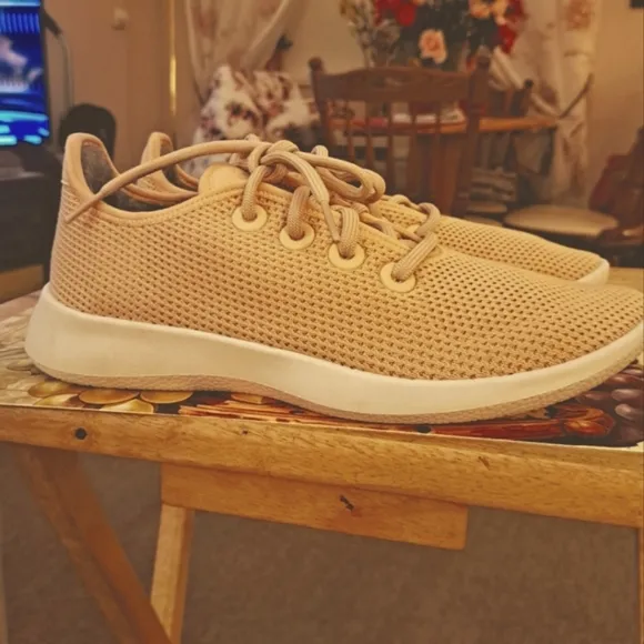 NEW Allbirds Tree Runners  Calm Taupe peach Lightweight Comfort Running Shoes 9