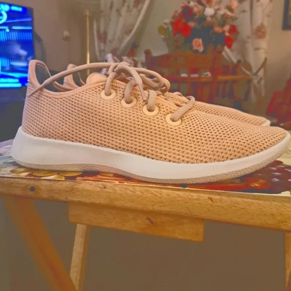 NEW Allbirds Tree Runners  Calm Taupe peach Lightweight Comfort Running Shoes 9