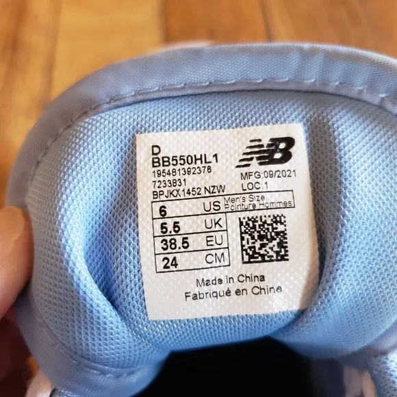 New Balance  550 UNC White University Blue size: 6