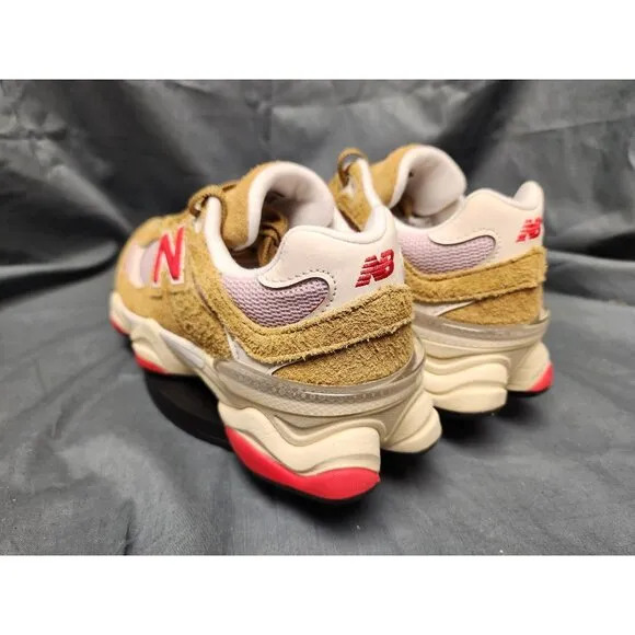 New Balance Girls 9060 Sneakers GC9060VD Beige Pink Size 4 NEW NO BOX!