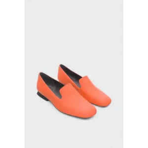 NEW CAMPER women's casi myra moccasin in velocity orange