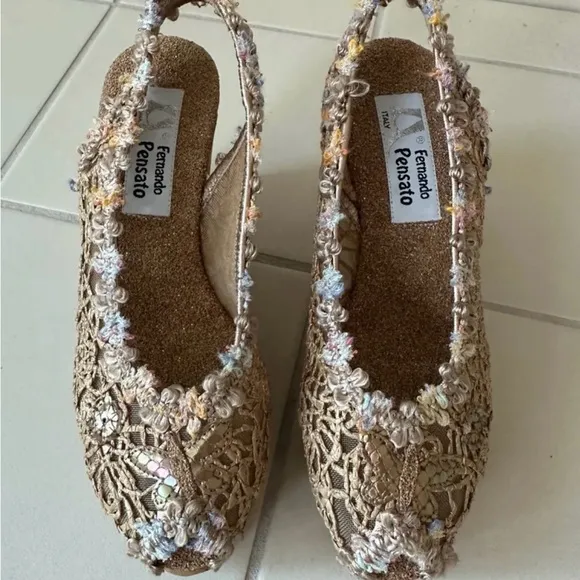 New Designer Fernando Pensato Wedge Sandals with Flowers, size 37 (6.5 US)