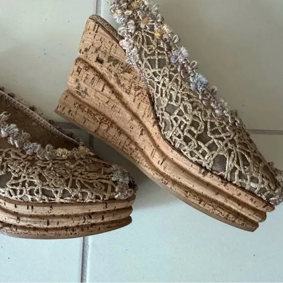 New Designer Fernando Pensato Wedge Sandals with Flowers, size 37 (6.5 US)