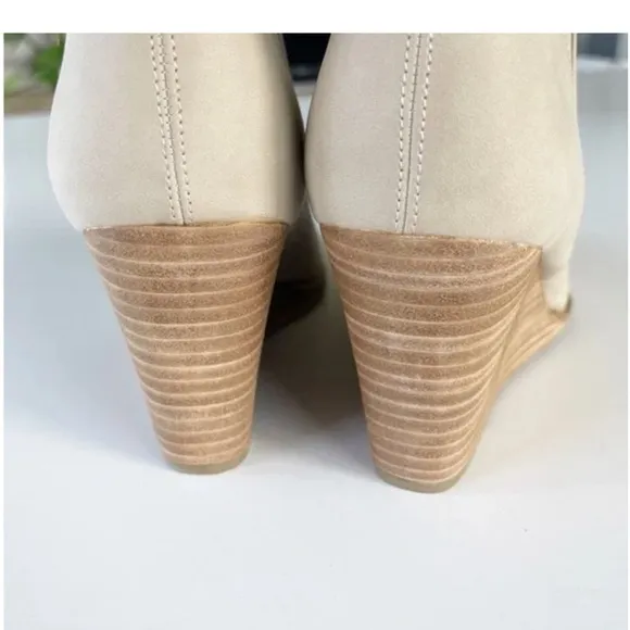 New Dolce Vita WOMENS booties Gerdy beige ankle wedges