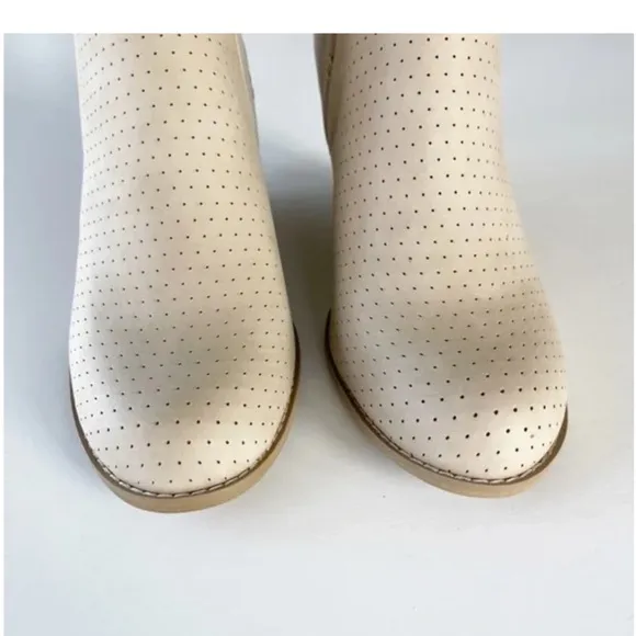 New Dolce Vita WOMENS booties Gerdy beige ankle wedges