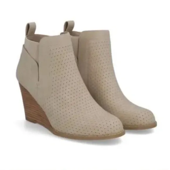 New Dolce Vita WOMENS booties Gerdy beige ankle wedges
