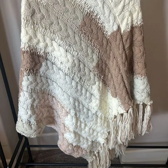 New Free People Revelry Cable Knit Fringe Poncho Pink and White