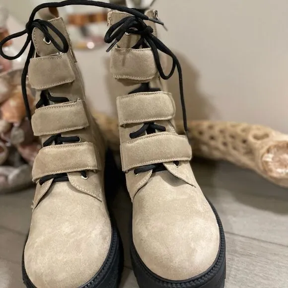 New Free People Emmett Lace up boots in latte suede size 9,5Retail $268