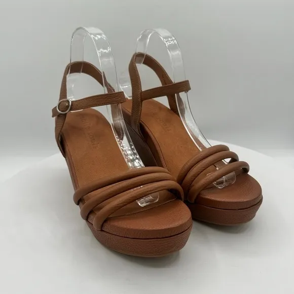 NEW GENTLE SOULS Viki Wedge Women Sandals  Size 9  Color Luggage  MSRP $179
