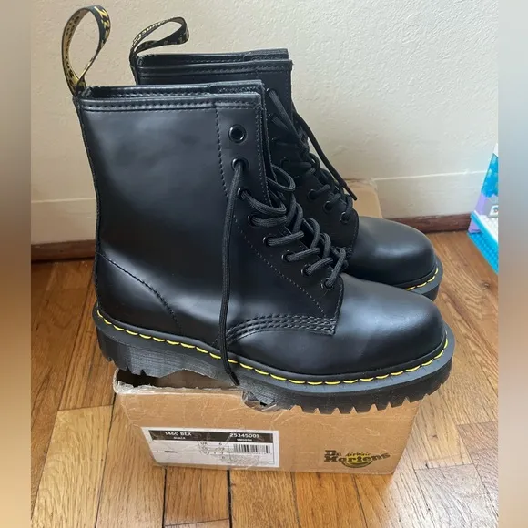 NEW in Box! | Dr. Martens 1460 Bex Smooth Leather Lace-Up Boots