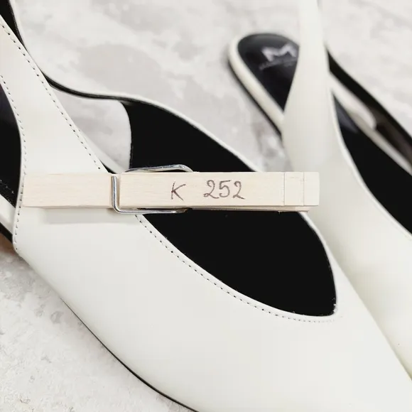 NEW Marc Fisher Ivory White Pointed Toe Flat Slingback Shoes K252