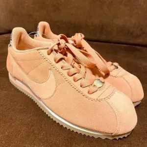 NEW Nike Classic Cortez ALC Womens Size 7.5 US Terra Blush Shoes Suede Sneakers