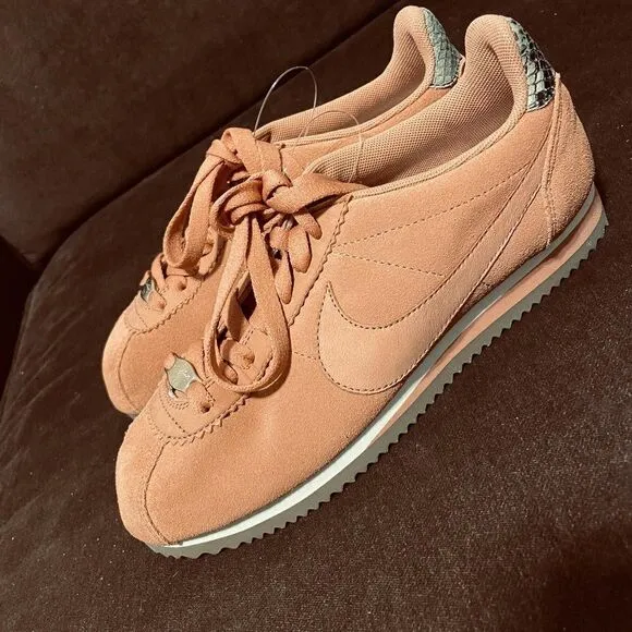 NEW Nike Classic Cortez ALC Womens Size 7.5 US Terra Blush Shoes Suede Sneakers