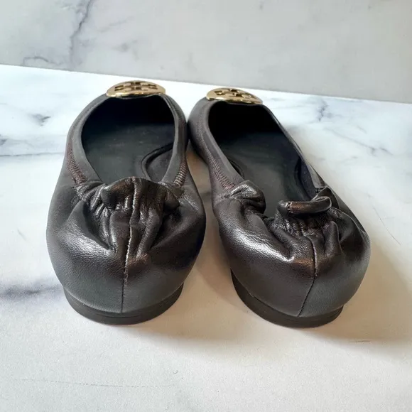 NEW Tory Burch Black Leather Ballet Flats with Gold Logo – Size 7.5