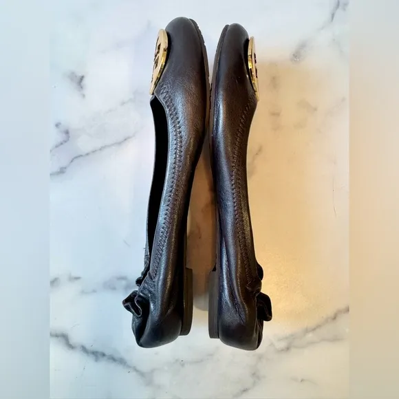 NEW Tory Burch Black Leather Ballet Flats with Gold Logo – Size 7.5