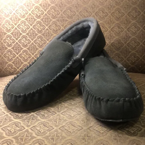 New TOTES 100%  GENUINE Sheepskin slippers / moccasins 291an